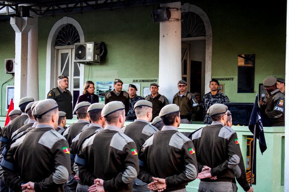 17.07.2019 - Prefeita Paula Mascarenas recebe homenagem dos soldados do 4º BPM - Foto Michel Corvello