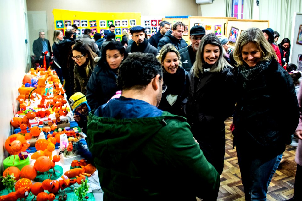 05.07.2019 - Prefeita Paula Mascarenhas visita exposição em homenagem ao aniversário de Pelotas no colégio Gonzaga - Foto Michel Corvello