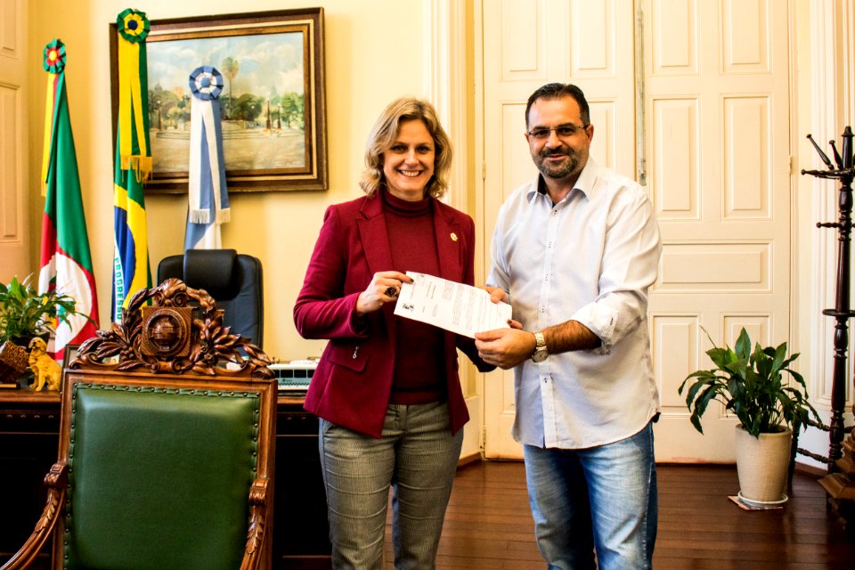 29.05.2019 - Prefeita Paula Mascarenhas realiza assinatura de lei do vereador Marcos Cunha - Foto Michel Corvello