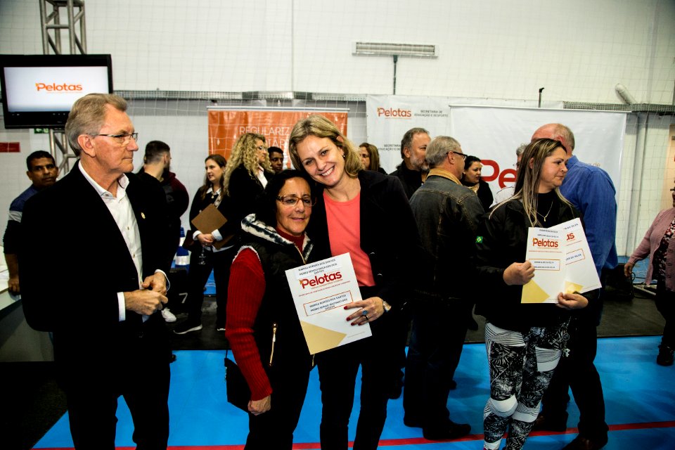 01.06.2019 - Entrega de contratos de regularização fundiária da Balsa - Foto: Gustavo Vara