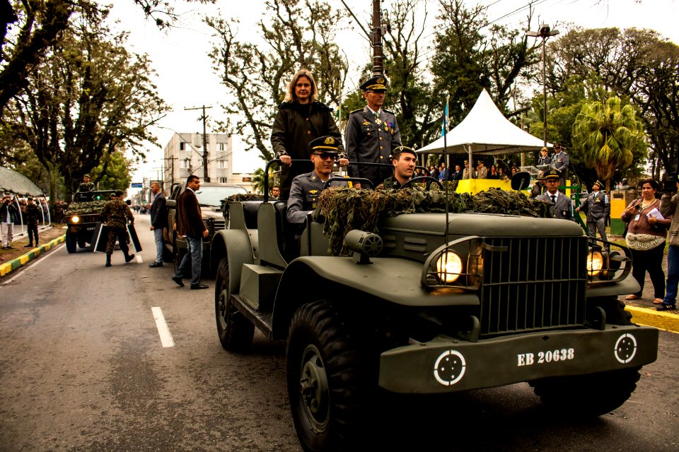 07.09.2019 - Prefeita Paula e o vice-prefeito Idemar Barz prestigiam desfile cívico militar de 7 de setembro - Foto Michel Corvello