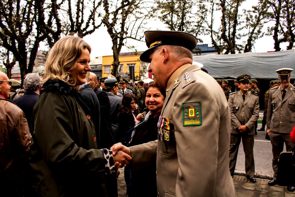 07.09.2019 - Prefeita Paula e o vice-prefeito Idemar Barz prestigiam desfile cívico militar de 7 de setembro - Foto Michel Corvello