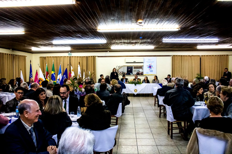 01.07.2019 - Prefeita Paula Mascarenhas prestigia posse conjunta dos Rotarys - Foto Michel Corvello