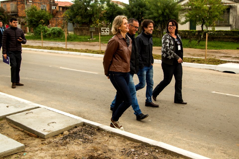 24.05.2019 - Prefeita Paula Mascarenhas e o vice Idemar Barz realizam a caminhada de entrega das obras da avenida São Jorge e rua Doutor Amarante - Foto: Gustavo Vara