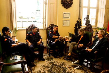 18.06.2019 - Prefeita Paula Mascarenhas em reunião com o comandante da região sul do Corpo de Bombeiros, tenente-coronel Everton, para entrega do balanço social - Foto: Gustavo Vara