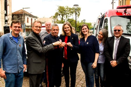 17.04.2019 - Prefeita Paula Mascarenhas e o vice Idemar Barz durante ato de entrega de novos veículos para o Samu - Foto: Gustavo Vara