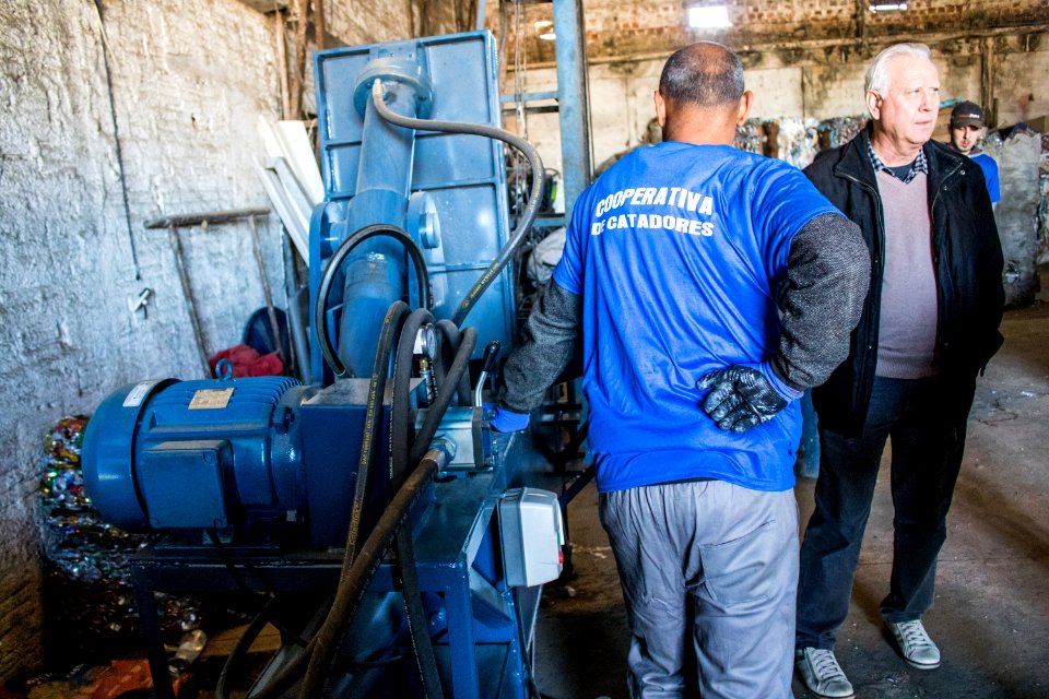 27.06.2019 -  Doação de máquina de prensar latinha para a Cooperativa de Reciclagem da Vila Castilhos - Foto Michel Corvello