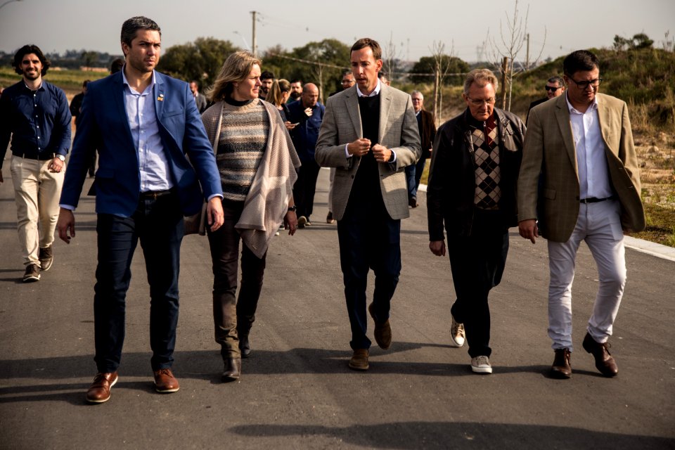 16.08.2019 - Prefeita Paula Mascarenhas e o vice Idemar Barz participam da inauguração da rua Coletora que ligará o Bairro Quartier à avenida Fernando Osório - Foto: Gustavo Vara