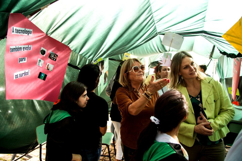 22.04.2019 - Prefeita Paula Mascarenhas e o vice Idemar Barz visitam mostra da Escola Especial Professor Alfredo Dub - Foto: Gustavo Vara
