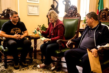 12.06.2019 - Prefeita Paula Mascarenhas em reunião com o atleta de Jiu-jítsu Leandro Ribas  - Foto: Gustavo Vara