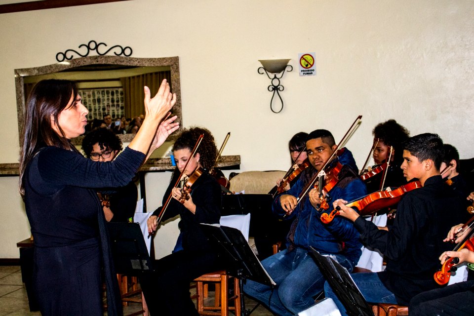 31.05.2019 - Prefeita Paula Mascarenhas e o vice Idemar Barz prestigiam reunião Festiva Conjunta dos Rotary Club Pelotas, Oeste e Suleste com entrega de instrumentos à Orquestra Estudantil Municipal - Foto Michel Corvello
