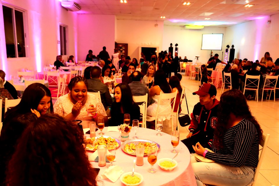 05.04.2019 - Vice-prefeito Idemar Barz prestigia baile de Quinze anos de oito meninas do Projeto Essência - Foto Michel Corvello