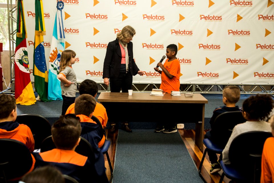 28.05.2019 - Prefeita Paula Mascarenhas recebe a visita dos alunos do 4º ano da Escola São Francisco de Assis (Esfa) - Foto: Gustavo Vara