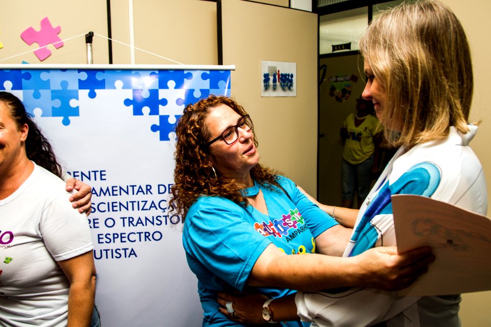 01.03.2019 - Prefeita Paula Mascarenhas sanciona lei do deputado estadual e ex-vereador, Luiz Henrique Viana, que regulamenta o atendimento preferencial a pessoas com autismo e acompanhantes - Foto: Gustavo Vara