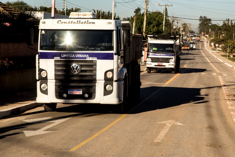 27.06.2019 - Prefeita Paula Mascarenhas e o vice Idemar Barz acompanham o início do mutirão na Sanga Funda e entrega as obras de requalificação da avenida Ildefonso Simões Lopes - Foto: Gustavo Vara