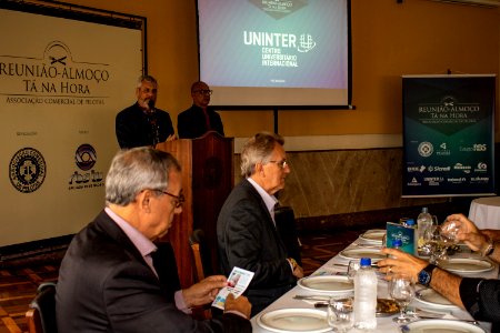 25.04.2019 - Vice-prefeito Idemar Barz presente na Reunião-Almoço Tá na hora com palestra de Realdir Furtado - Foto Michel Corvello