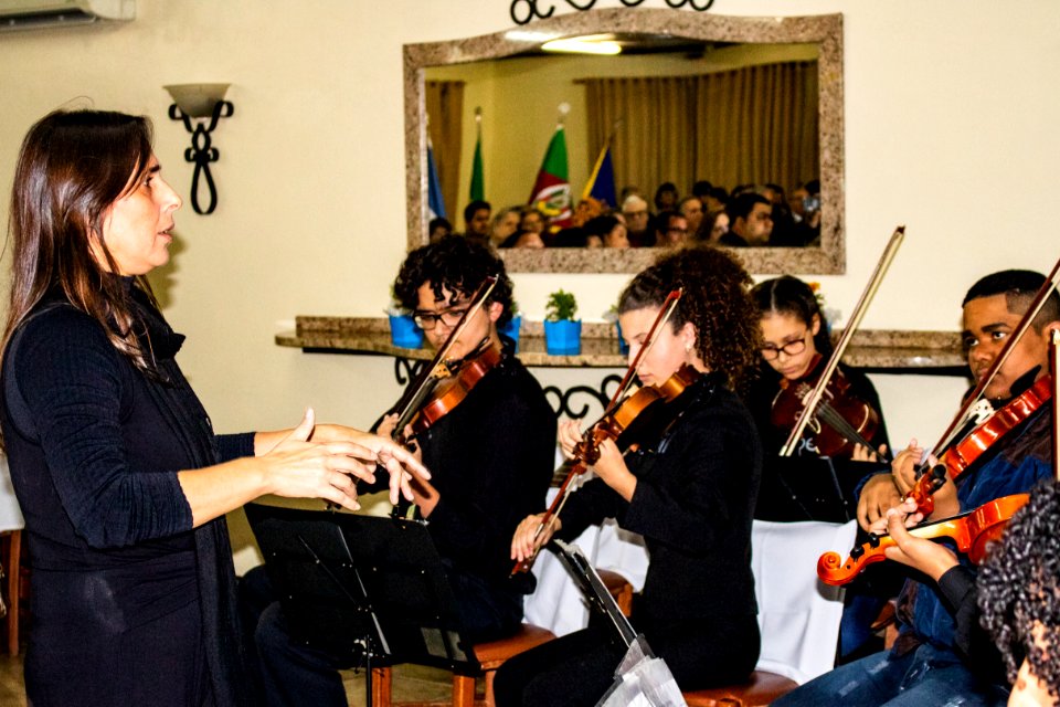 31.05.2019 - Prefeita Paula Mascarenhas e o vice Idemar Barz prestigiam reunião Festiva Conjunta dos Rotary Club Pelotas, Oeste e Suleste com entrega de instrumentos à Orquestra Estudantil Municipal - Foto Michel Corvello