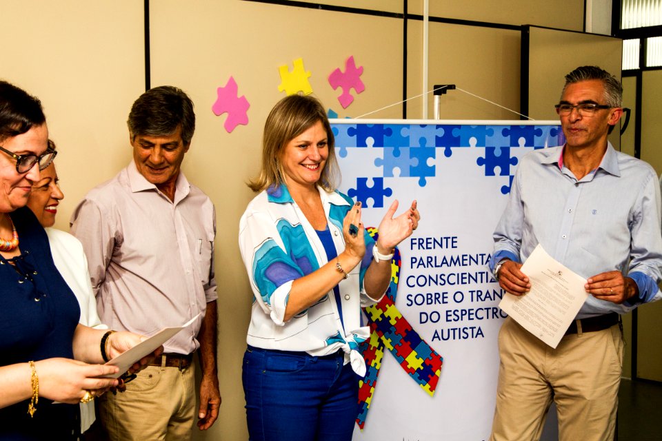 01.03.2019 - Prefeita Paula Mascarenhas sanciona lei do deputado estadual e ex-vereador, Luiz Henrique Viana, que regulamenta o atendimento preferencial a pessoas com autismo e acompanhantes - Foto: Gustavo Vara