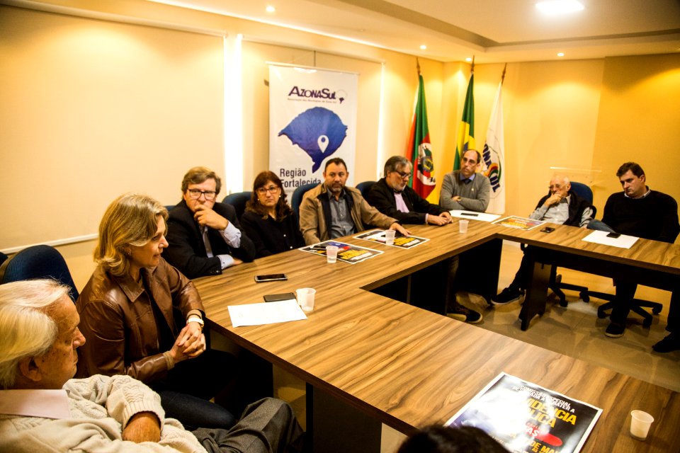 14.05.2019 - Prefeita Paula Mascarenhas em reunião de prefeitos da Azonasul para discutir os cortes orçamentários na educação - Foto: Gustavo Vara