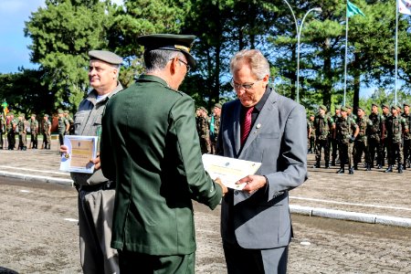 17.04.2019 - Vice-prefeito Idemar Barz é homenageado pelo Exército Brasileiro