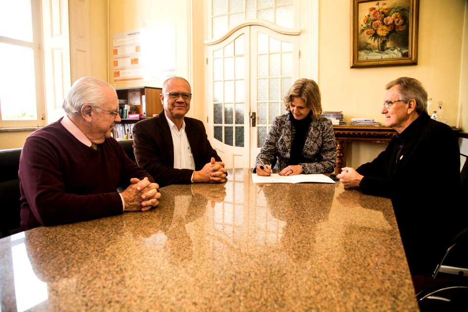 30.05.2019 - Prefeita Paula Mascarenhas realiza a assinatura da lei 6.694 que Institui o Programa de Regularização Fiscal do ITBI - Foto: Gustavo Vara