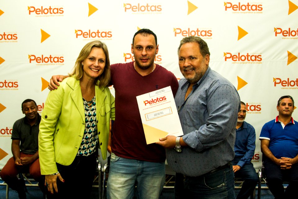 13.02.2019 - Prefeita Paula Mascarenhas realiza a entrega de contratos e carnês da Regularização Fundiária  do Navegantes - Foto: Gustavo Vara