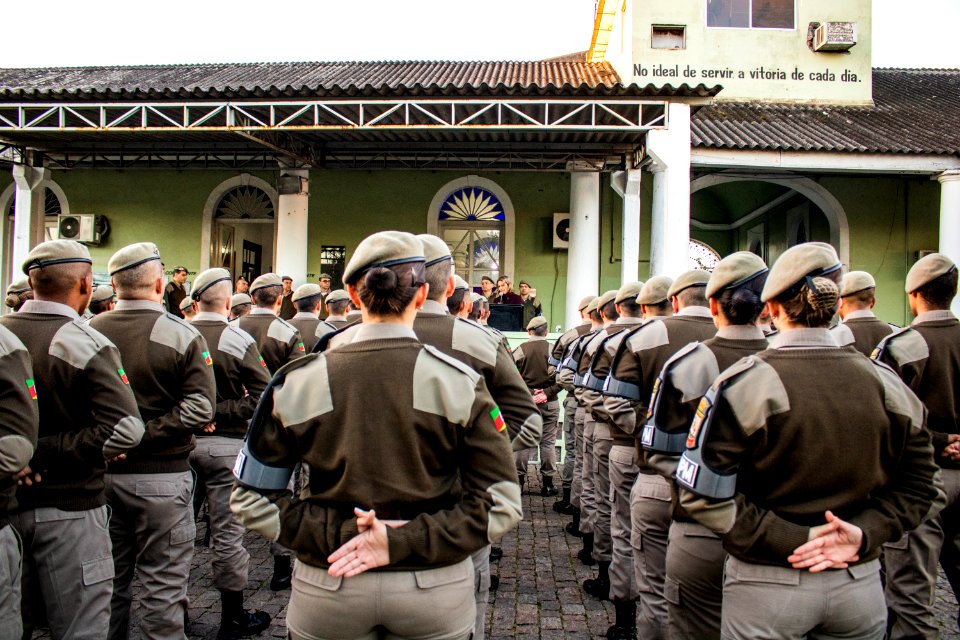 17.07.2019 - Prefeita Paula Mascarenas recebe homenagem dos soldados do 4º BPM - Foto Michel Corvello