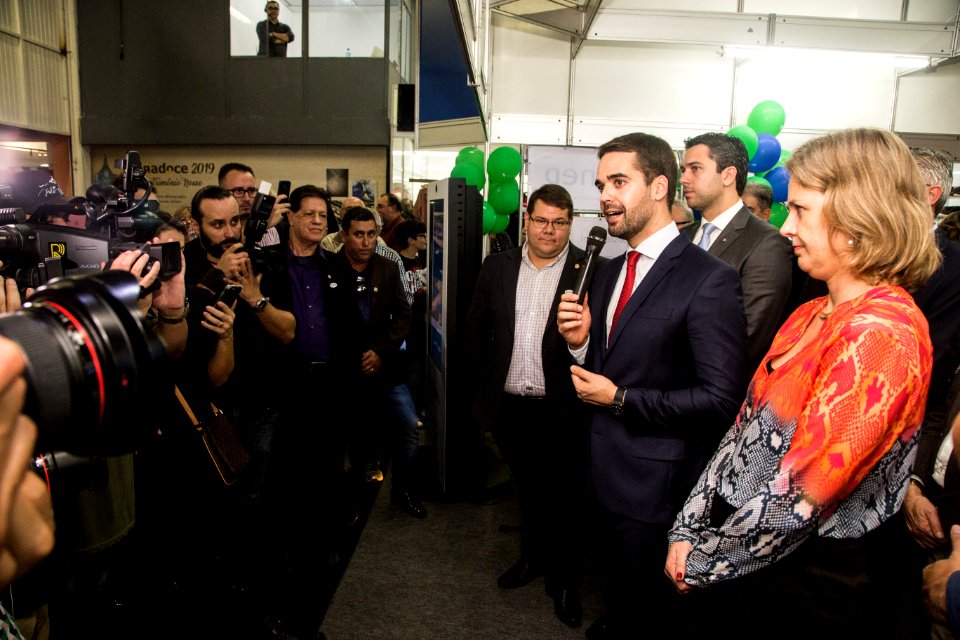 13.06.2019 - Prefeita Paula Mascarenhas e o Governador Eduardo Leite no lançamento das obras de drenagem da rua Gomes Carneiro na Fenadoce - Foto: Gustavo Vara