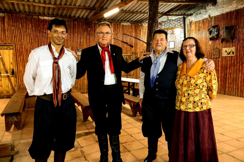 16.03.2019 - Vice prefeito Idemar presente no jantar baile de posse da nova patronagem do CTG Negrinho do Pastoreio - Foto Michel Corvello