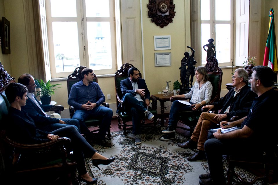 16.04.2019 - Prefeita Paula Mascarenhas e o Vice-prefeito Idemar Barz em reunião com a Ecosul para tratar sobre a iluminação no entorno da cidade - Foto Michel Corvello