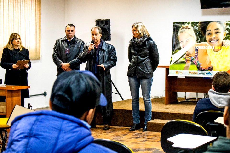 05.07.2019 - Prefeita Paula Mascarenhas prestigia aula inaugural do Espaço da Juventude para os alunos - Foto Michel Corvello