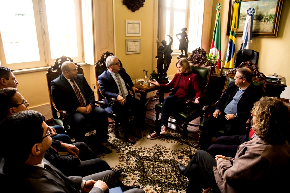 12.06.2019 - Prefeita Paula Mascarenhas em reunião com Associação dos Pastores de Pelotas - Foto: Gustavo Vara