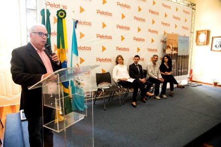 09.04.2019 - Prefeita Paula Mascarenhas  durante evento de lançamento do livro ‘Dicionário da Cultura Pampeana’ do escritor Aldyr Garcia Schlee e abertura de votação para o novo nome do Salão Nobre, com nomes sugeridos pelo próprio - Foto: Gustavo Vara