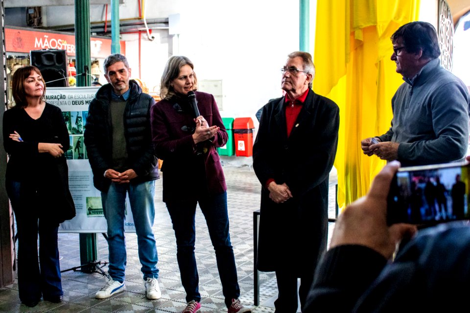 17.07.2019 - Prefeita Paula Mascarenhas prestigia a volta da estátua do Deus Mercúrio para o Mercado - Foto Michel Corvello