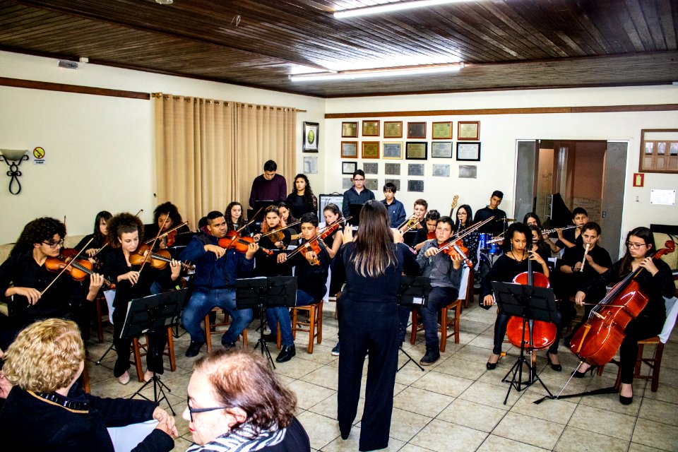 31.05.2019 - Prefeita Paula Mascarenhas e o vice Idemar Barz prestigiam reunião Festiva Conjunta dos Rotary Club Pelotas, Oeste e Suleste com entrega de instrumentos à Orquestra Estudantil Municipal - Foto Michel Corvello