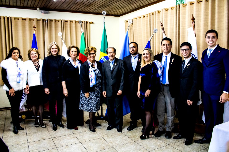 01.07.2019 - Prefeita Paula Mascarenhas prestigia posse conjunta dos Rotarys - Foto Michel Corvello