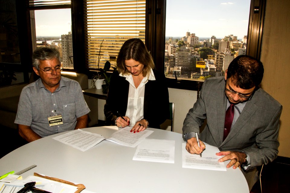 29.04.2019 - Prefeita Paula Mascarenhas realiza assinatura do termo de doação de 22 áreas da extinta Rede Ferroviária Federal S.A  - Foto: Gustavo Vara