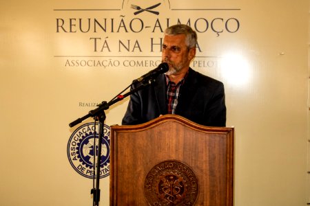 25.04.2019 - Vice-prefeito Idemar Barz presente na Reunião-Almoço Tá na hora com palestra de Realdir Furtado - Foto Michel Corvello