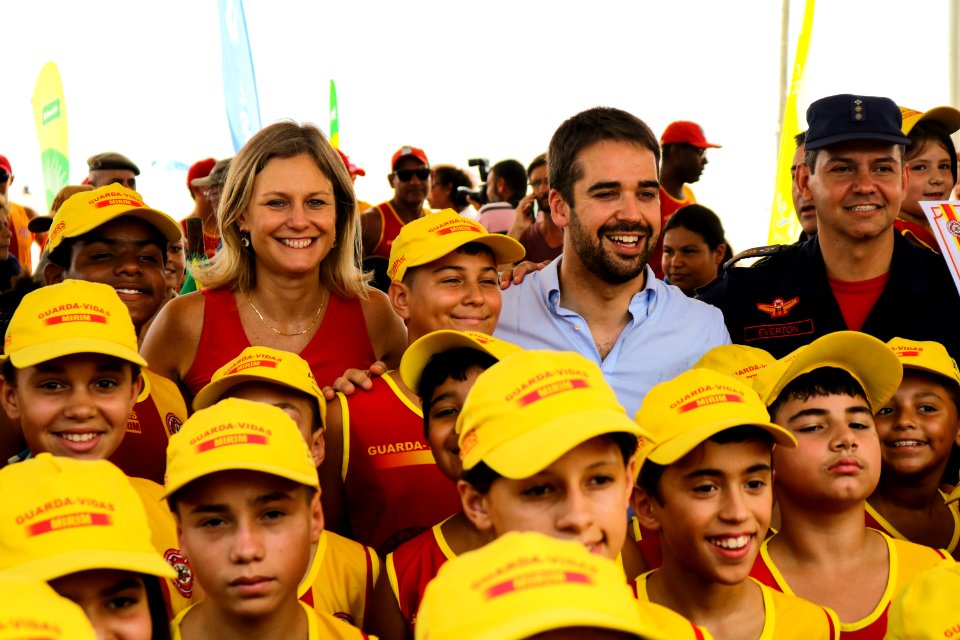 23.02.2019 - Prefeita Paula e governador Eduardo na entrega da medalha aos guarda vidas no Laranjal - Foto Michel Corvello