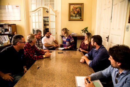06.11.2018  - Prefeita Paula Mascarenhas e o vice Idemar Barz durante assinatura dos contratos com a empresa Encopav para execução das obras de pavimentação das ruas: Avenida São Jorge, Dr. Amarante e Theodoro Born - Foto: Gustavo Vara