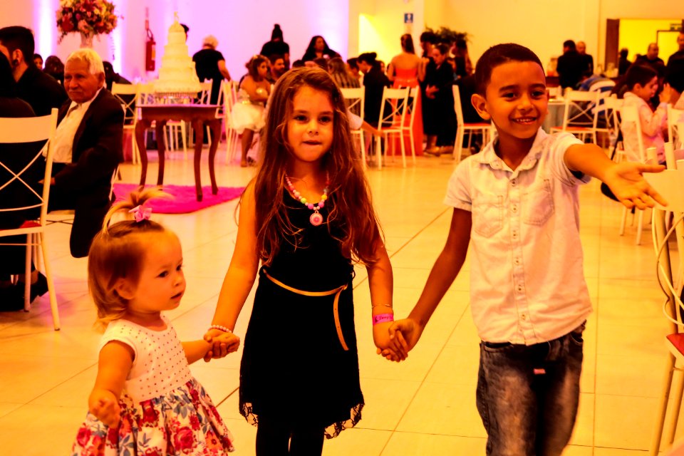 05.04.2019 - Vice-prefeito Idemar Barz prestigia baile de Quinze anos de oito meninas do Projeto Essência - Foto Michel Corvello