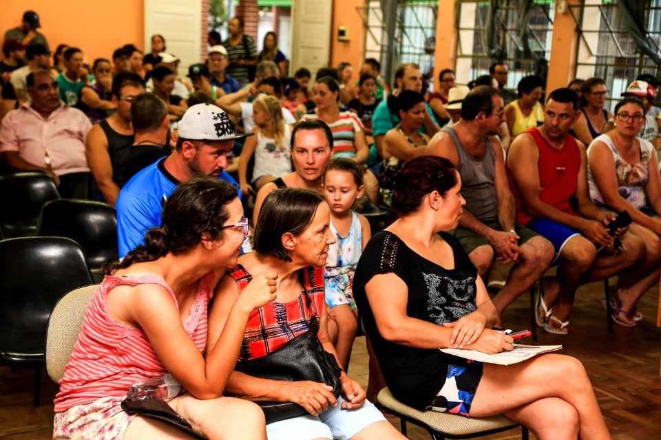20.02.2019 - Prefeita Paula Mascarenhas em reunião com moradores da  Vinte e Dois de Maio na  Escola Franklin Olivé Leite -  Foto: Gustavo Vara