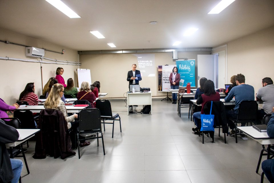 14.05.2019 - Vice-prefeito Idemar Barz prestigia oficina de Planejamento para Atualização do Plano Municipal de Turismo - Foto Michel Corvello