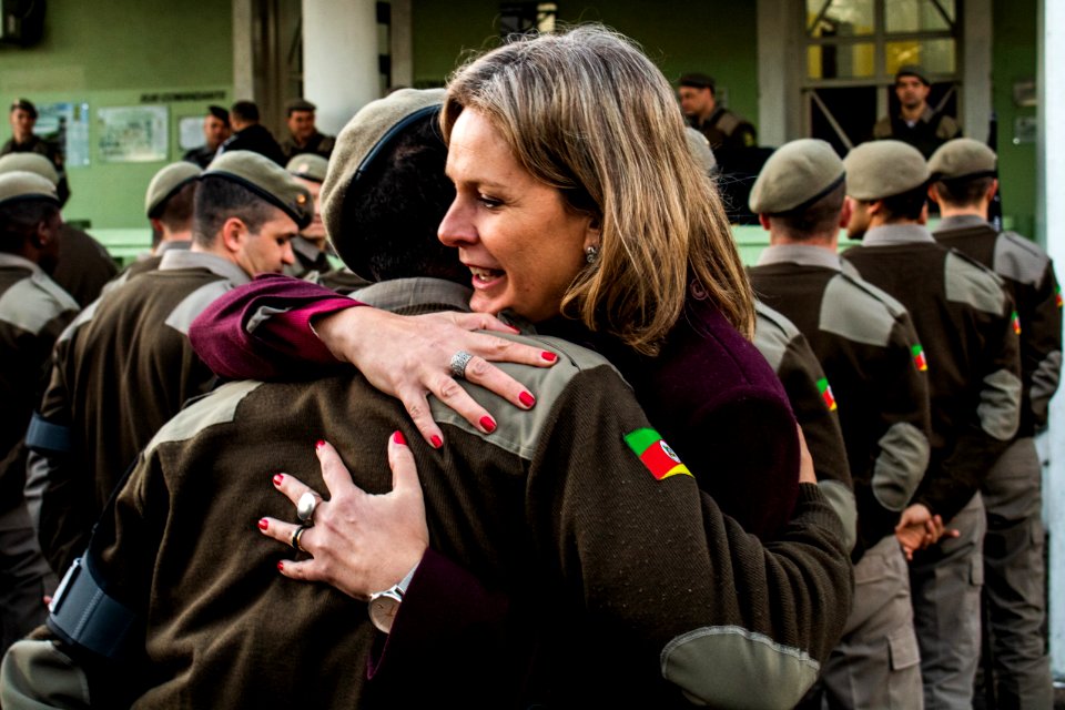 17.07.2019 - Prefeita Paula Mascarenas recebe homenagem dos soldados do 4º BPM - Foto Michel Corvello
