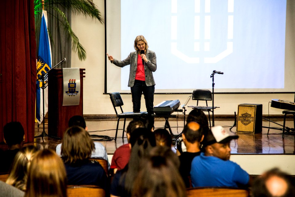 30.11.2018 - Prefeita Paula Mascarenhas prestigia a III Mostra de Talentos do programa Jovem Aprendiz/UCPel - alunos das escolas municipais participantes do Cada Jovem Conta- Pelotas Pacto pela Paz - Foto: Gustavo Vara