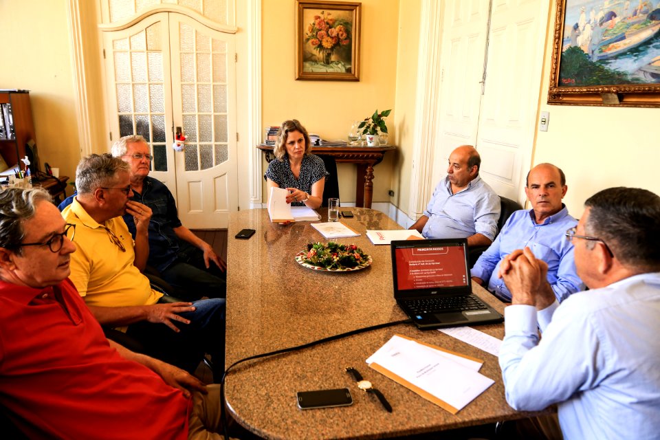 29.11.2018 - Prefeita Paula Mascarenhas em reunião com equipe do Plano de Mobilidade Urbana - Foto: Gustavo Vara