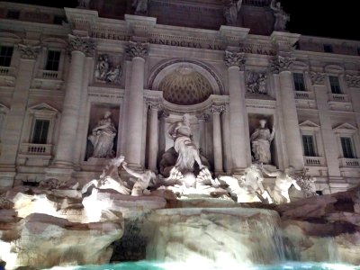 Fontana di Trevi, Roma (Italia) photo