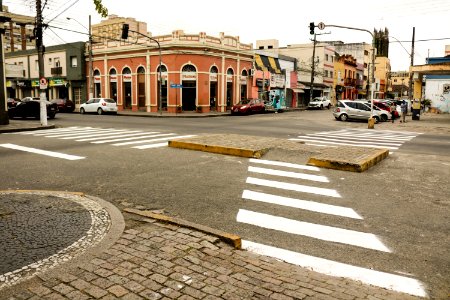 12.11.2018 - Nova pintura nas faixas de pedestres da Tiradentes com XV - Foto Michel Corvello