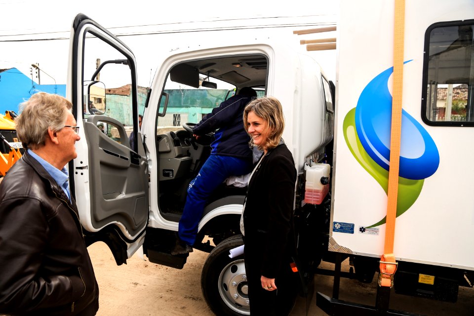 11.10.2018 - Prefeita Paula Mascarenhas e o vice Idemar Barz realizam a entrega de veículos no reservatório R5, entrega de máquinas e visita nas obras do Sanep,  no Fragata - Foto: Gustavo Vara