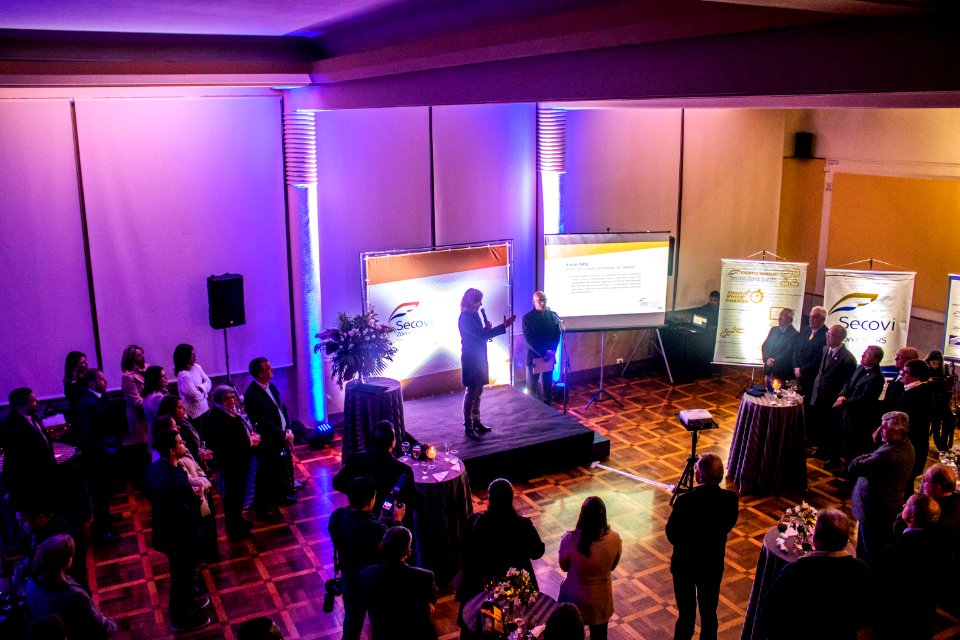 08.07.2019 - Prefeita Paula Mascarenhas prestigia aniversário de 25 anos da Secovi - Foto Michel Corvello